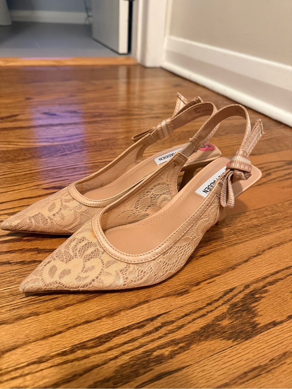Steve Madden Beige Lace Pointed Toe Slingback Flats